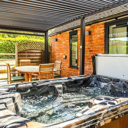 Cottage With Hot Tub - Near Cheltenham And Tewkesbury Exterior foto