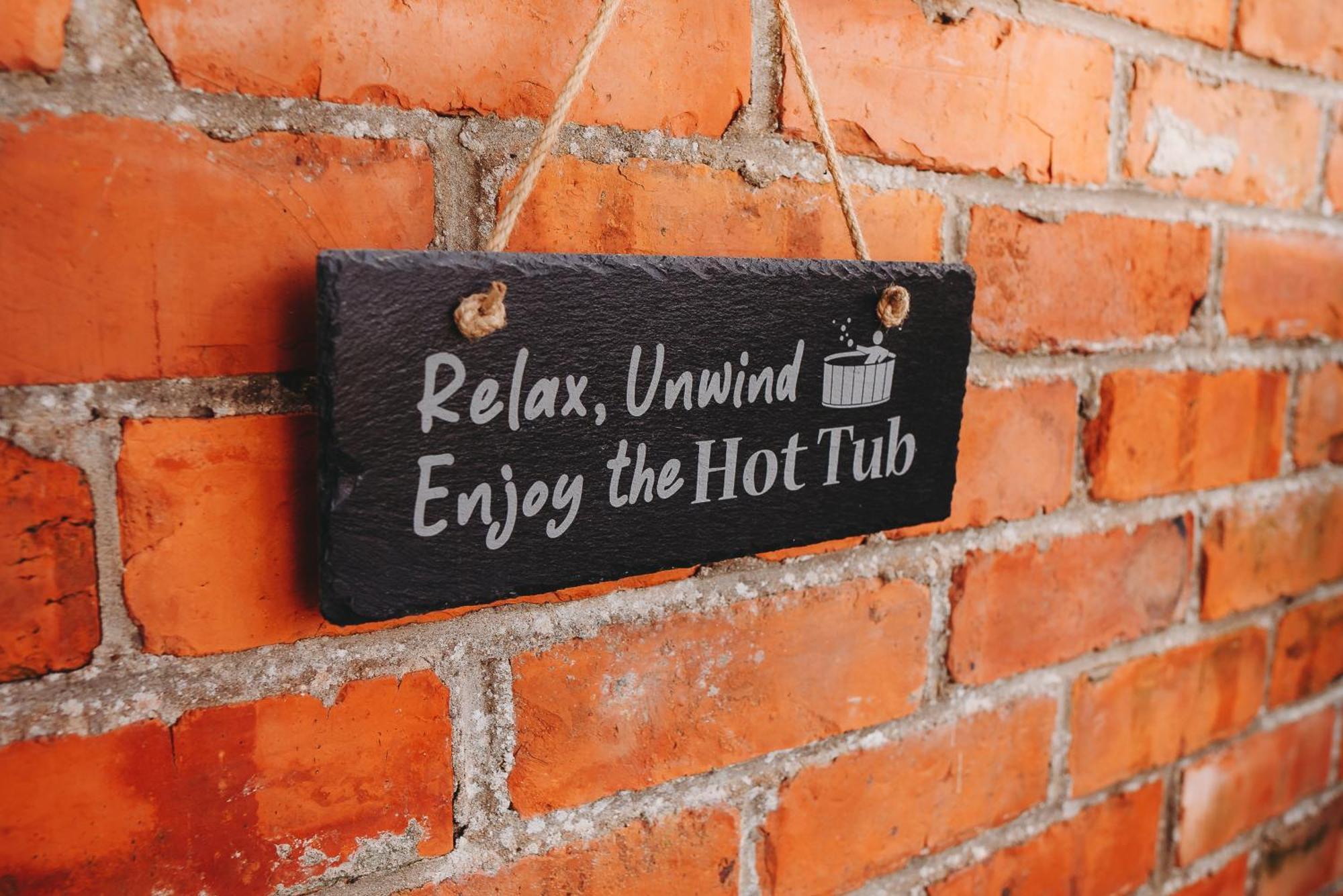 Cottage With Hot Tub - Near Cheltenham And Tewkesbury Exterior foto